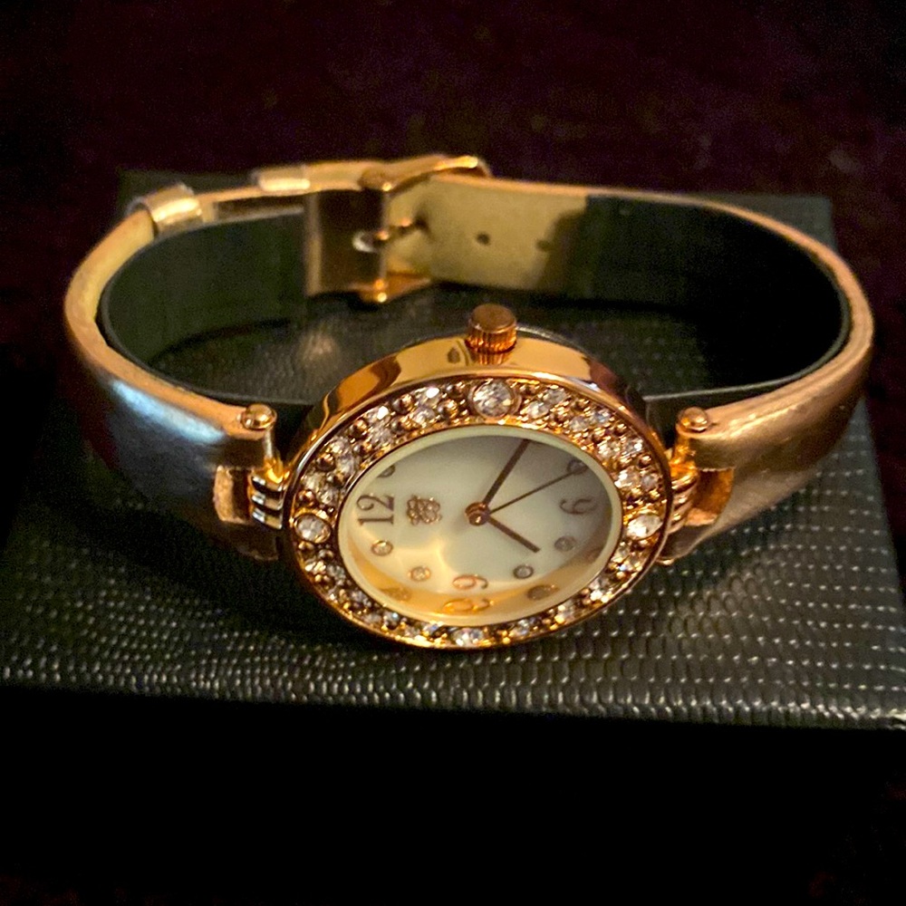 Gold watch with Chrystal